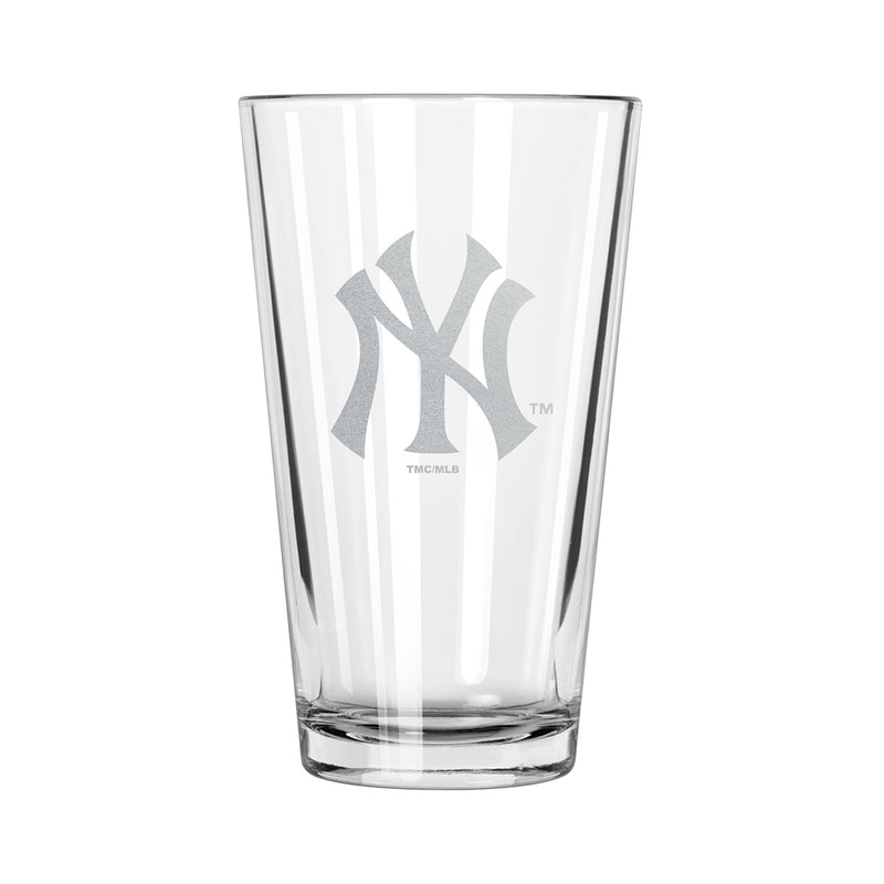 17oz Etched Pint Glass | New York Yankees
CurrentProduct, Drinkware_category_All, MLB, New York Yankees, NYY
The Memory Company