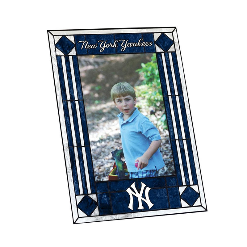 Vertical Art Glass Frame | New York Yankees
CurrentProduct, Home&Office_category_All, MLB, New York Yankees, NYY
The Memory Company